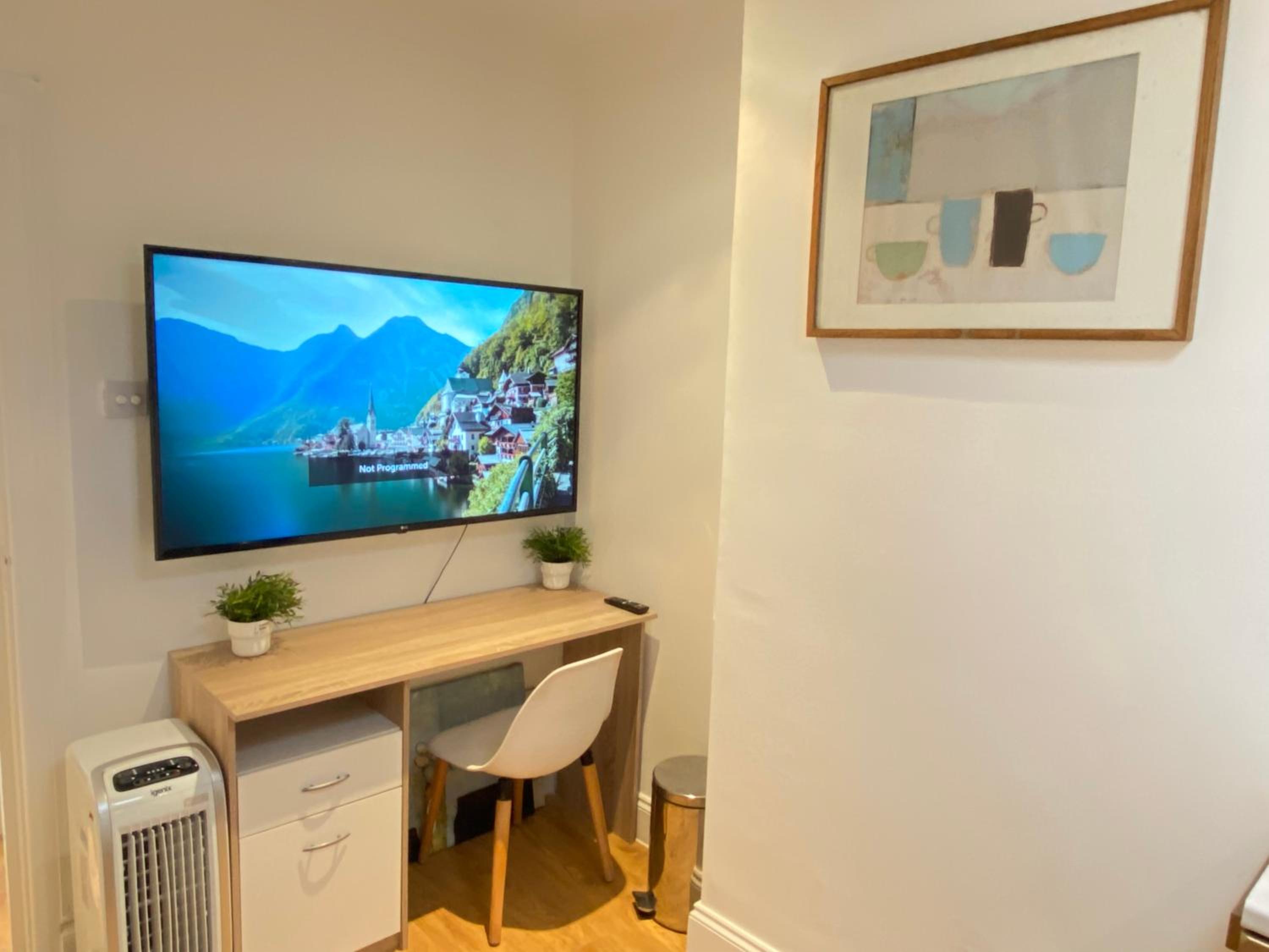 Lovely 2-Bed Flat in London