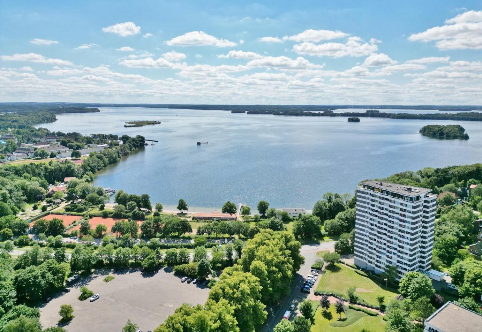 MOOI: Modernes Apartment am Großen Plöner See - Netflix view 2