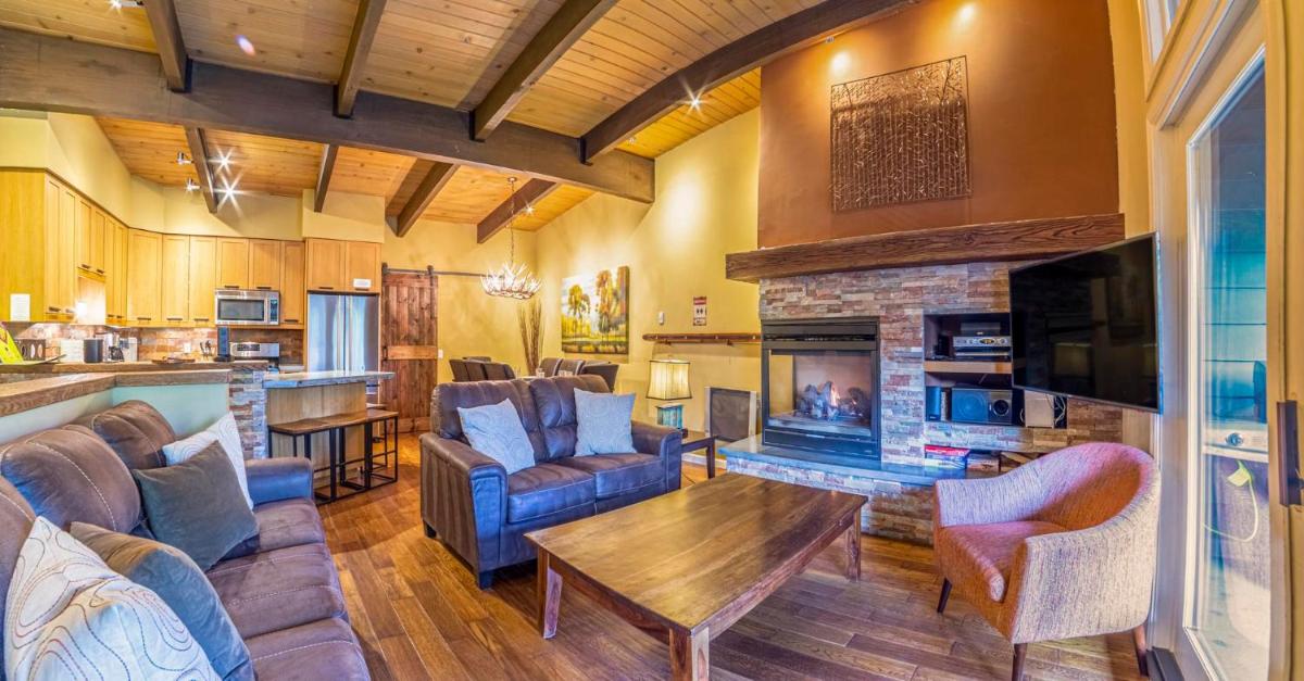 308 - Walk to Gondola Village Condo with Jacuzzi view 2