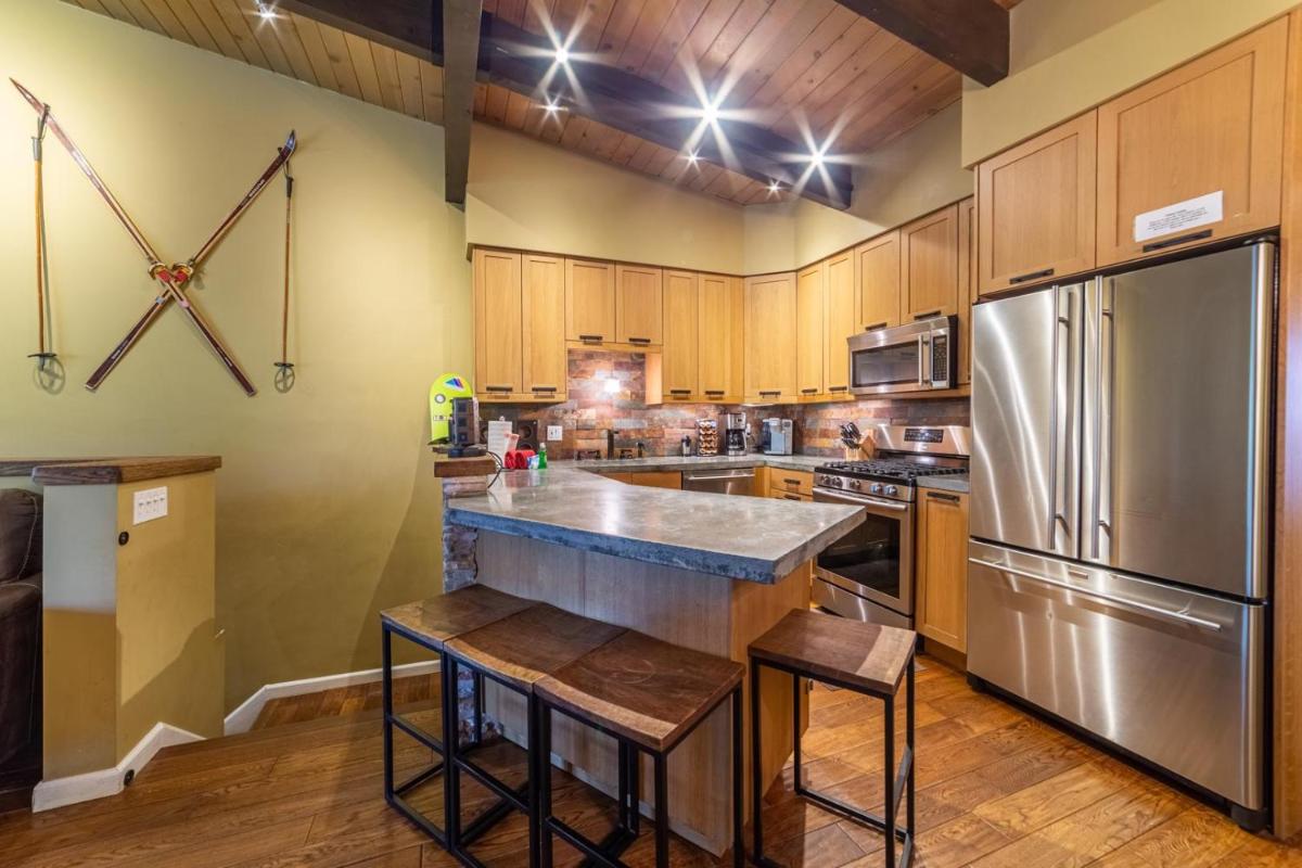 308 - Walk to Gondola Village Condo with Jacuzzi view 4
