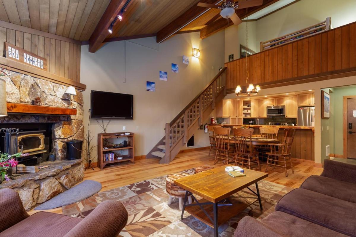315 - Breathtaking Views Condo Walk to Ski Village Pool Spa