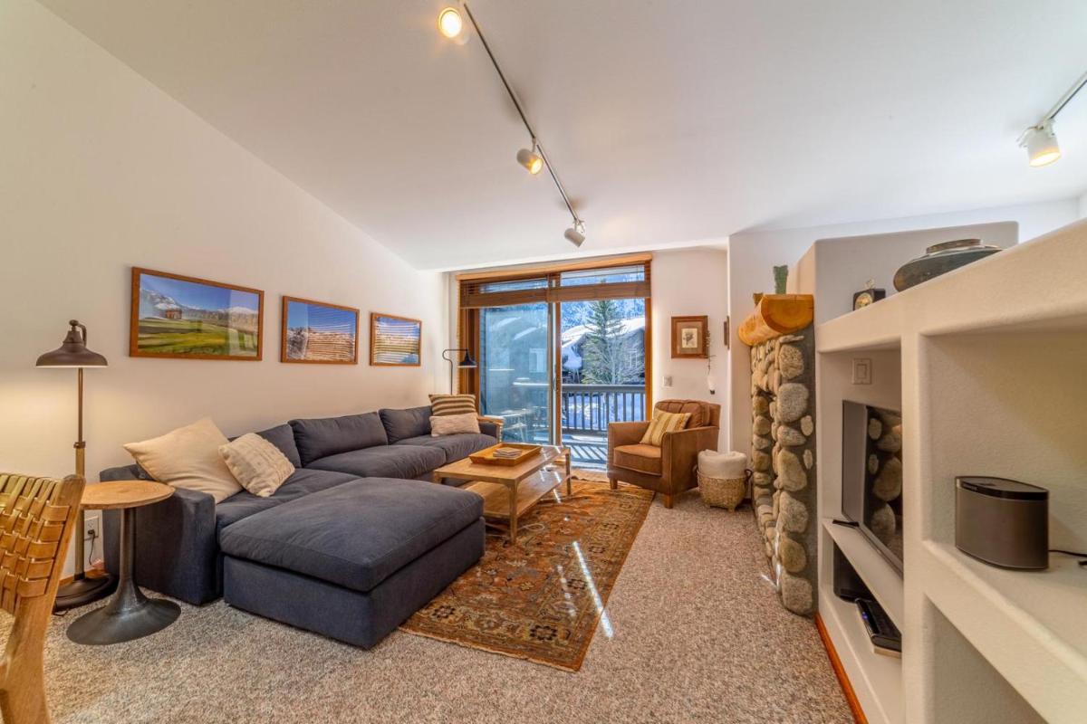 530- Snowcreek Spa Golf 2BR Condo view 3