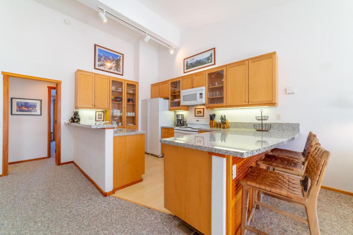 530- Snowcreek Spa Golf 2BR Condo view 5