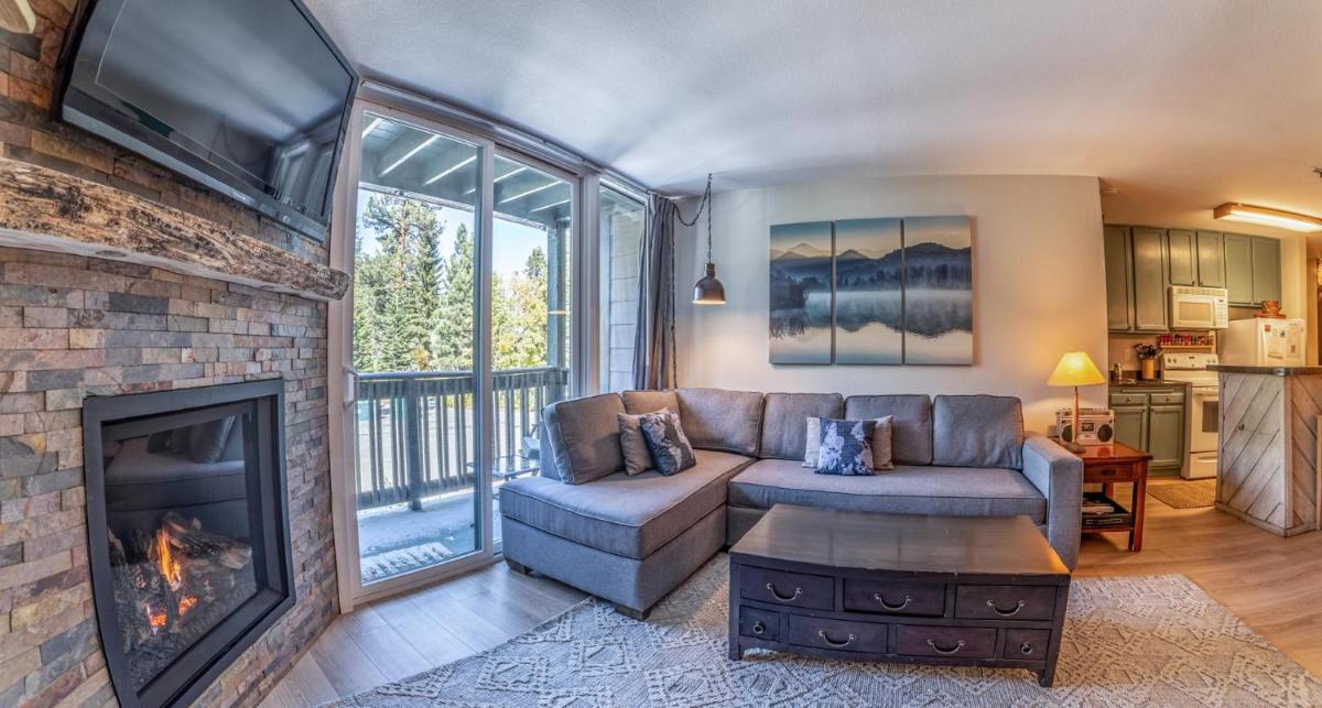 Hotel 502-Intimate Getaway Close to Canyon Lodge - Image 1