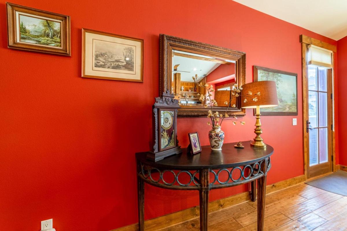 533- Snowcreek Old Western Style Townhome view 2