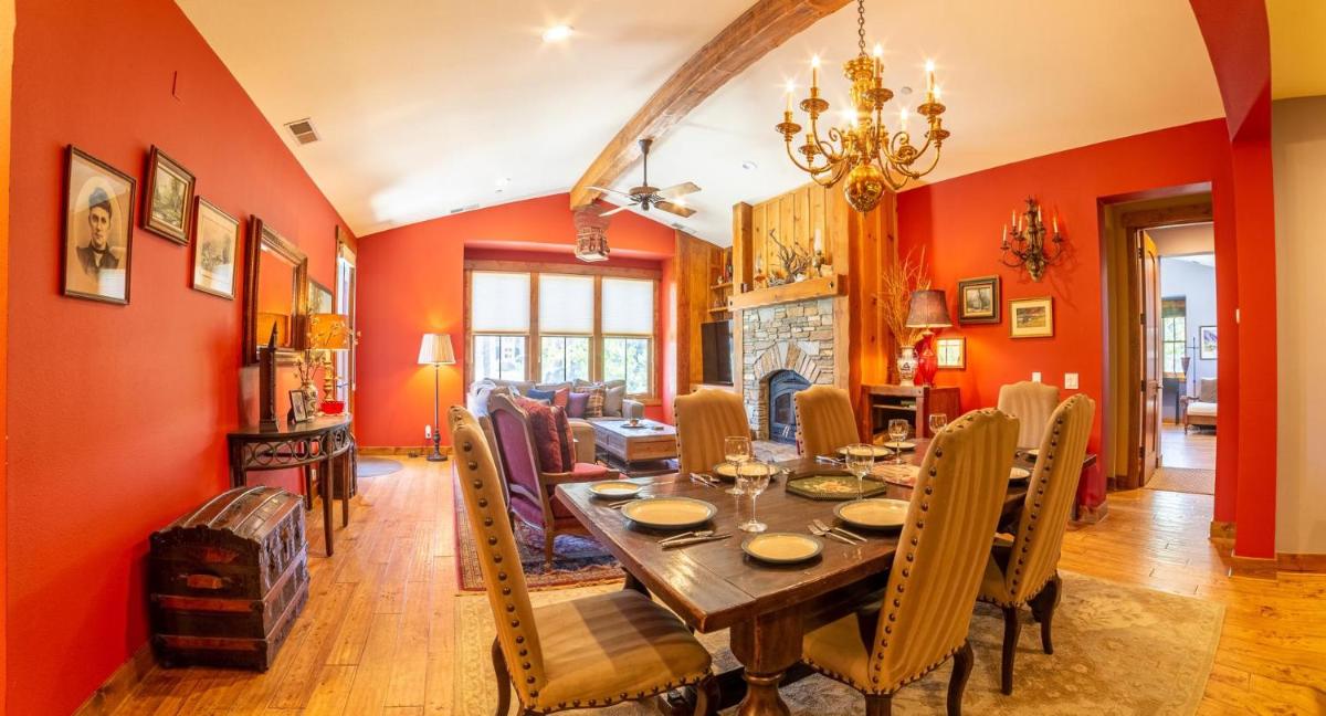 533- Snowcreek Old Western Style Townhome view 3
