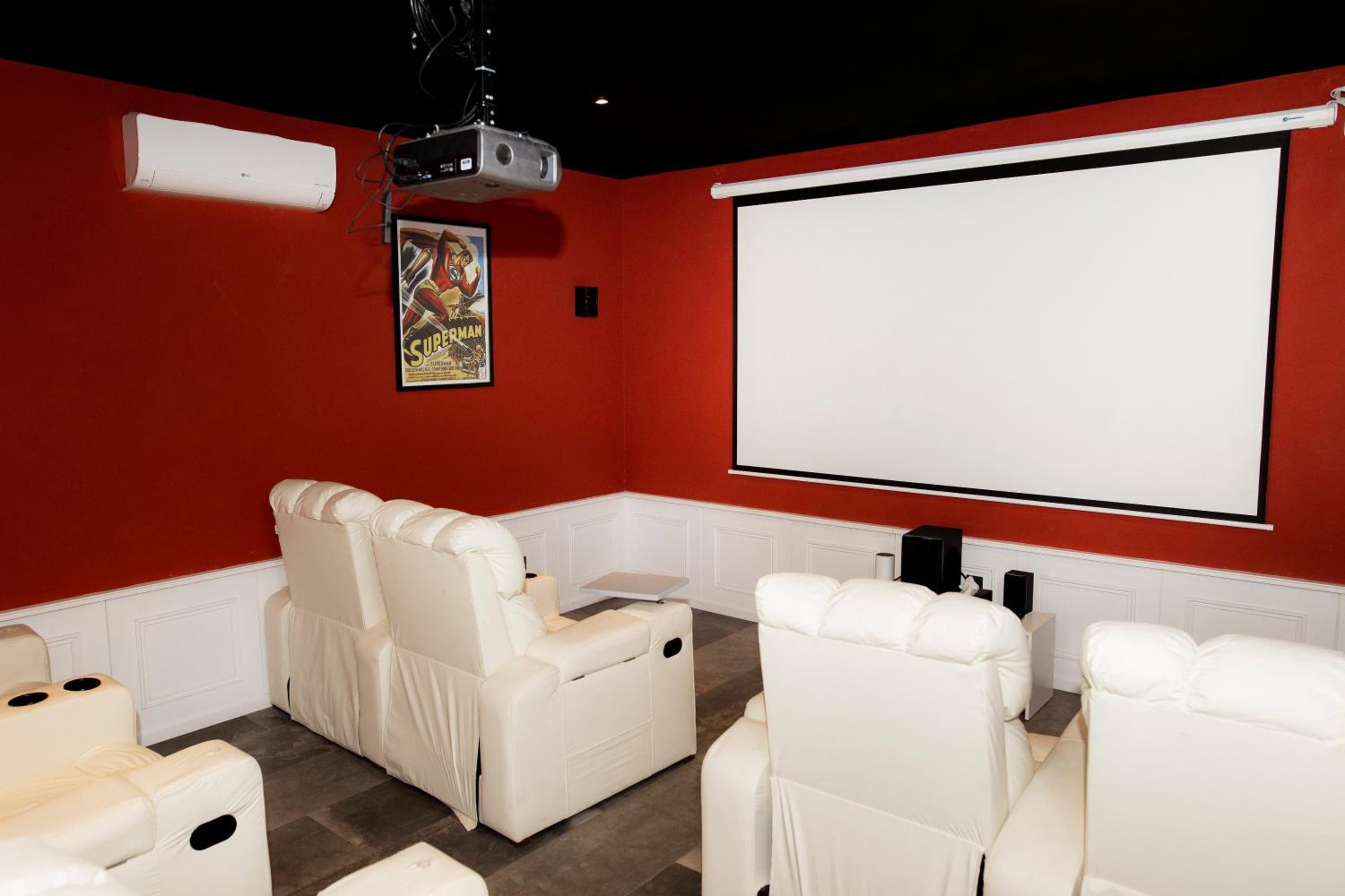 Casa de lujo, hasta con cine privado