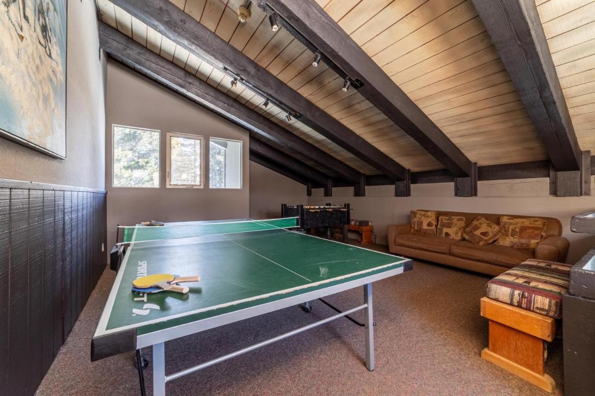 483 Steps to the Slopes Canyon Lodge - Cozy Renovated Mammoth Townhome view 4