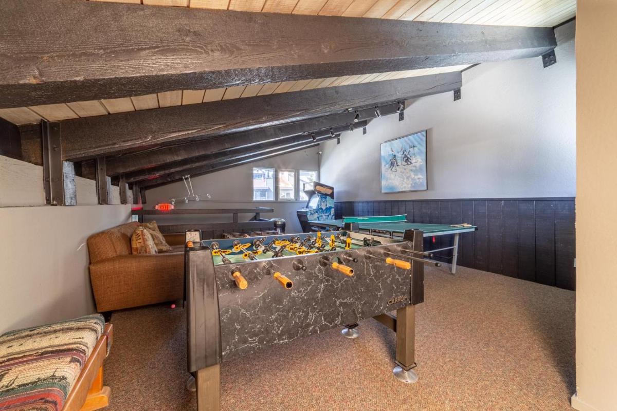 483 Steps to the Slopes Canyon Lodge - Cozy Renovated Mammoth Townhome view 5