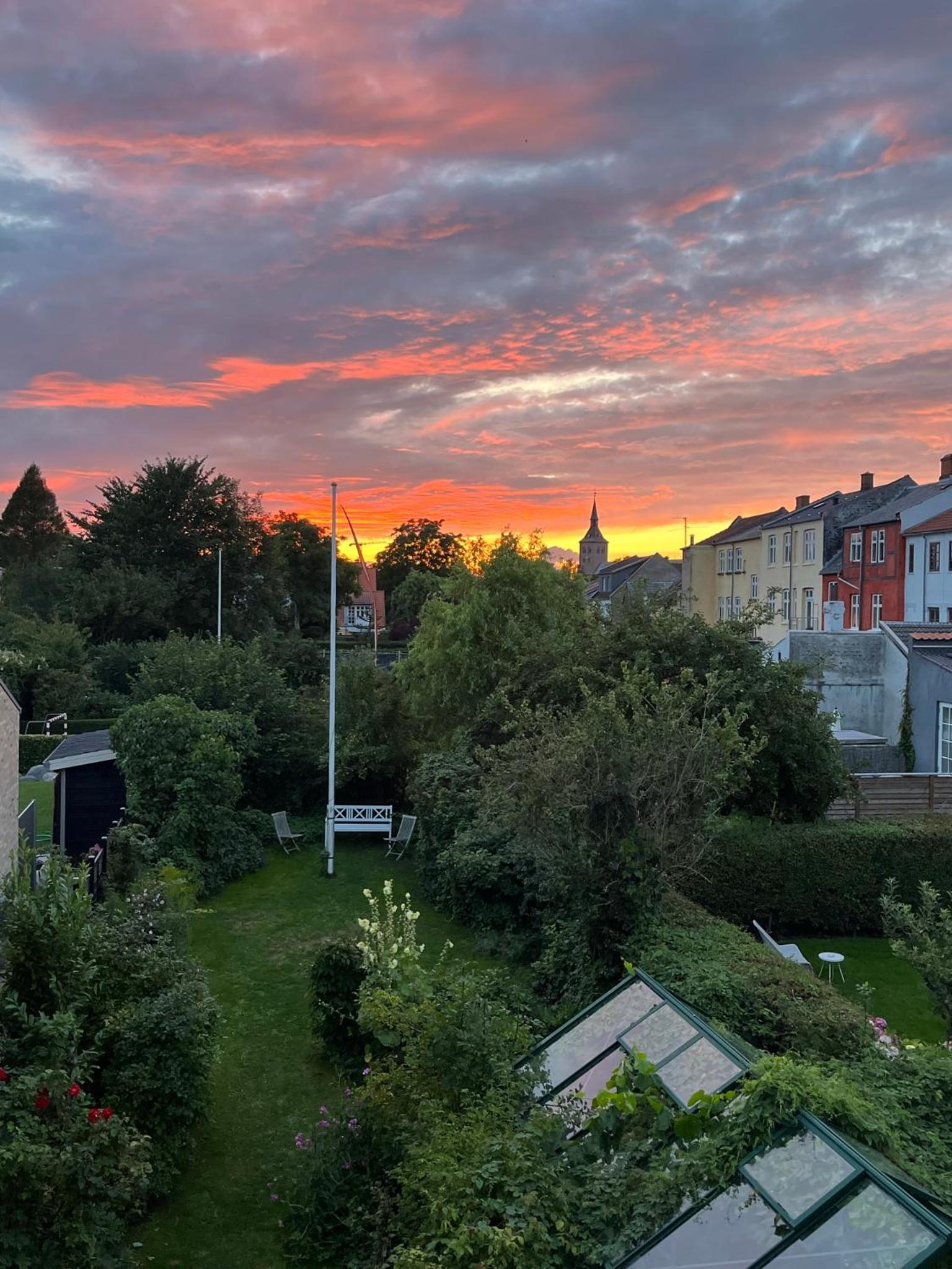 Townhouse with Garden and Free Parking