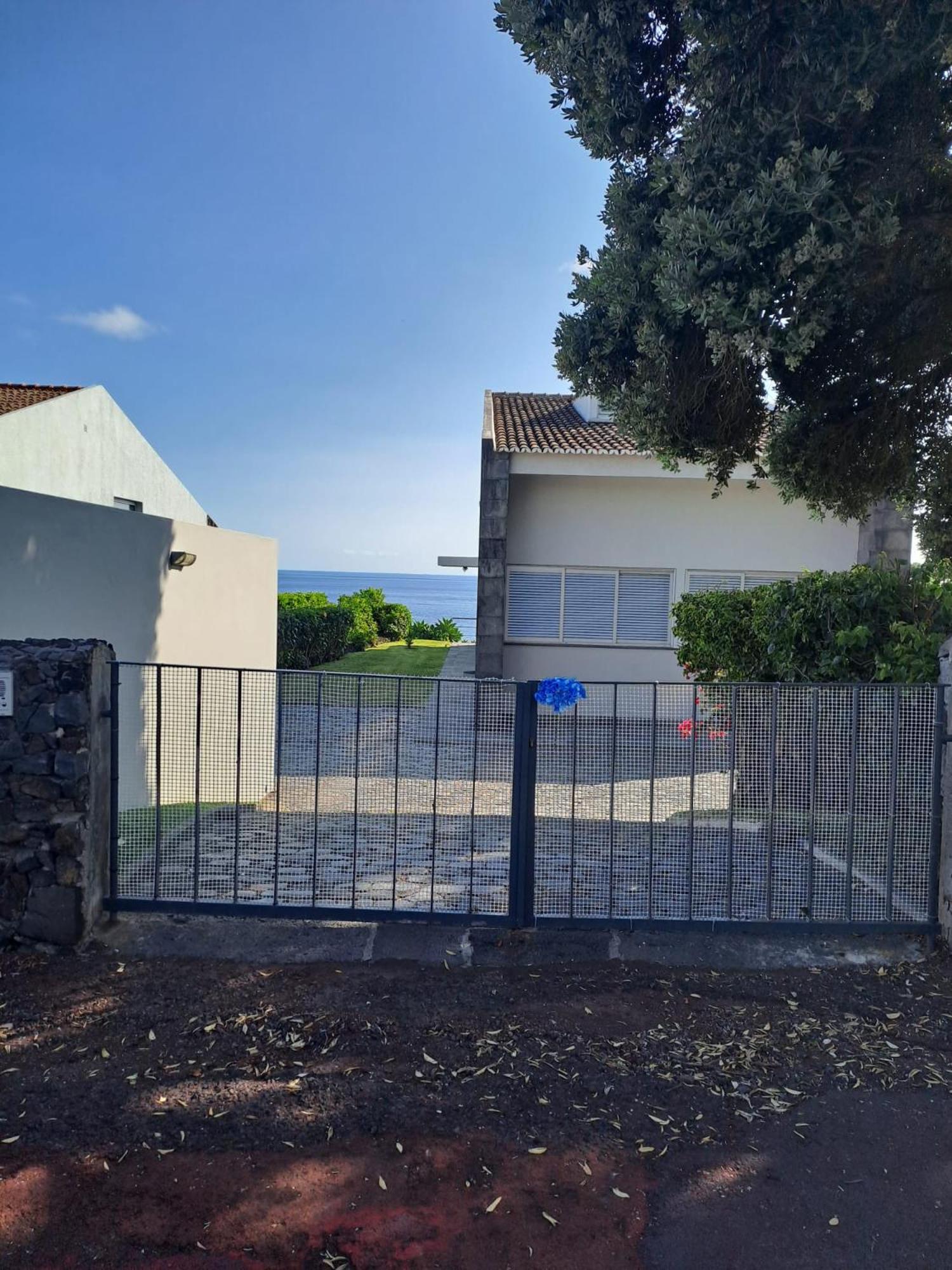 Vivenda Moura, Caloura view 5