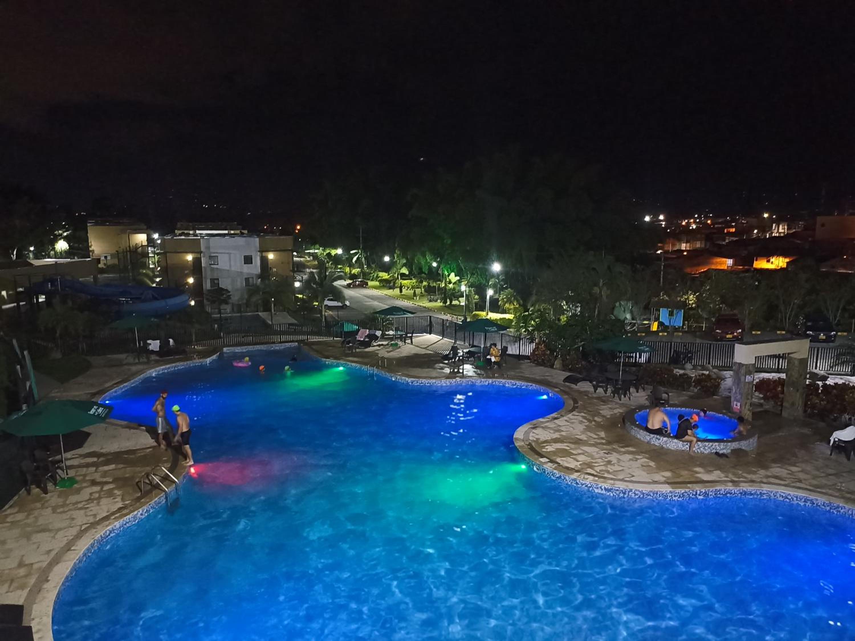 Apartamento Eje Cafetero - hermosa vista a piscinas