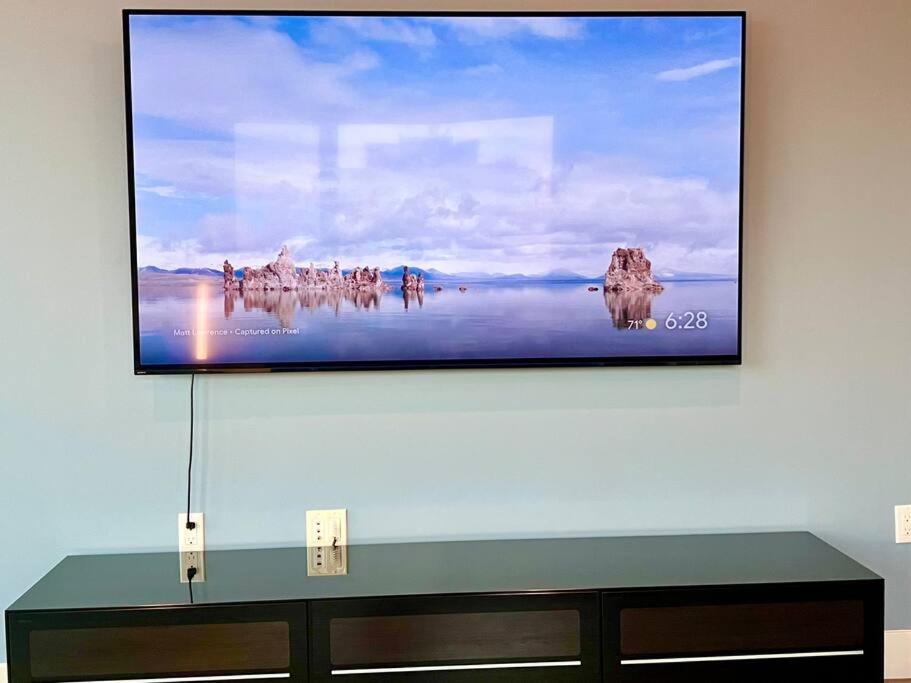 Luxe Corner Penthouse 1BR Condo on Sunset