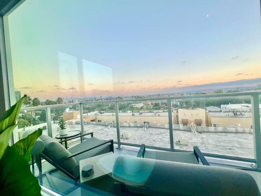 Luxe Corner Penthouse 1BR Condo on Sunset