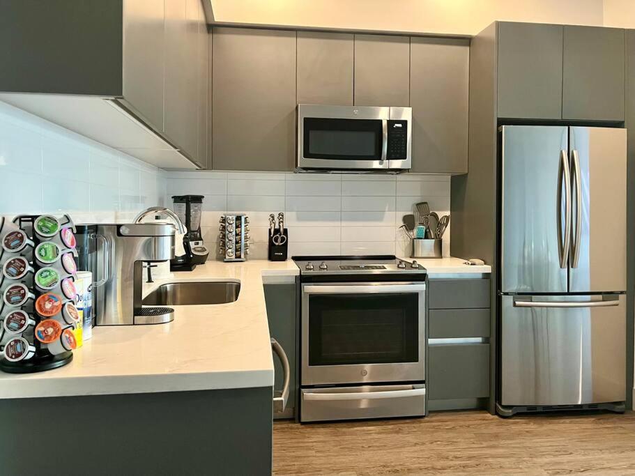 Luxe Corner Penthouse 1BR Condo on Sunset