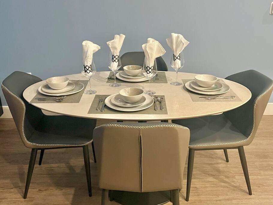 Luxe Corner Penthouse 1BR Condo on Sunset