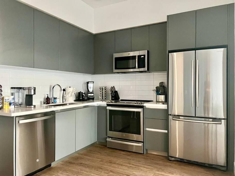 Luxe Corner Penthouse 1BR Condo on Sunset