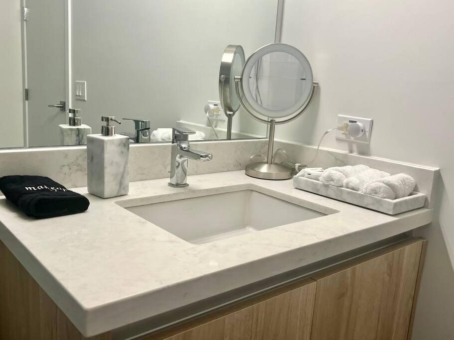 Luxe Corner Penthouse 1BR Condo on Sunset