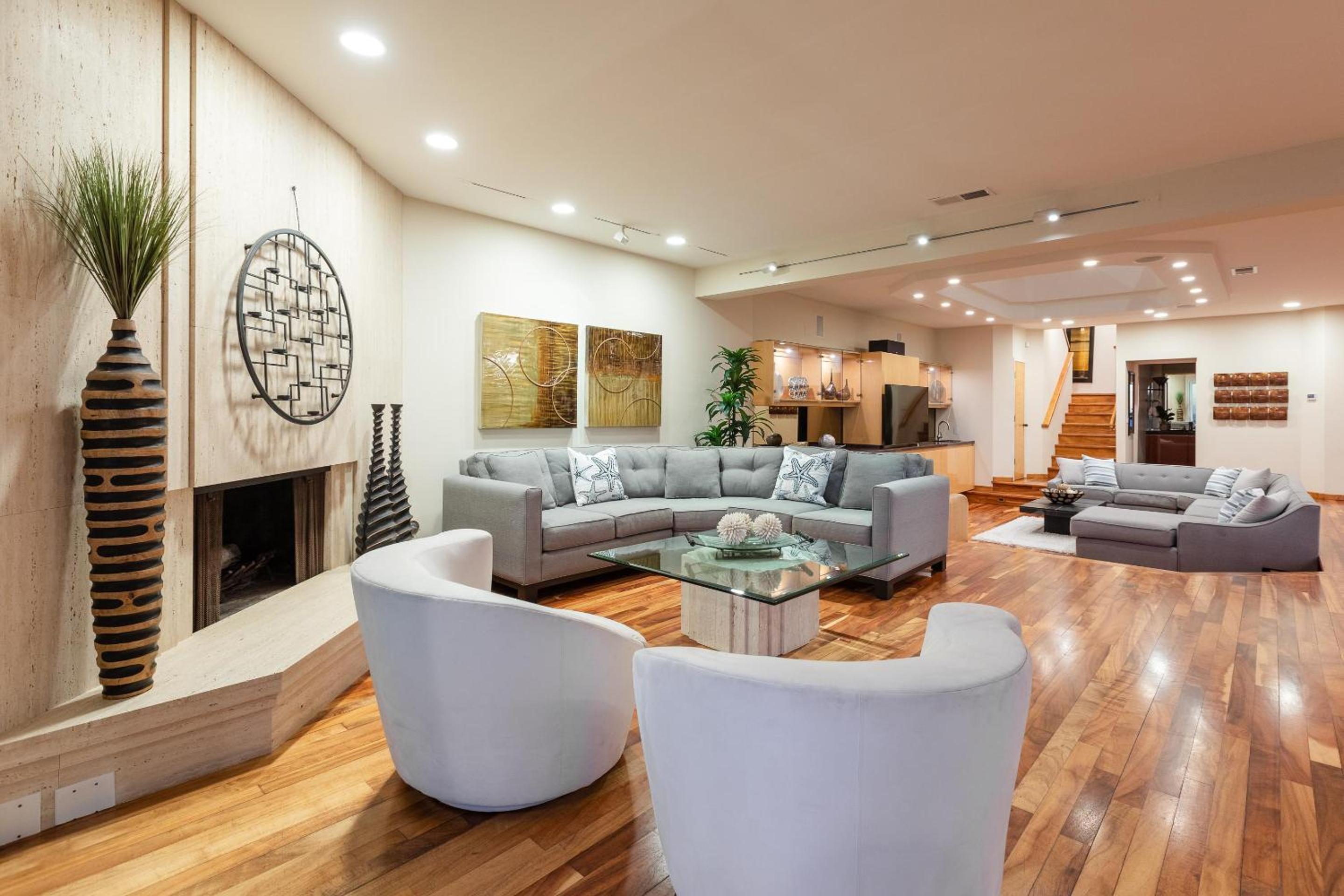 Unbeatable Location - Steps to Moonlight Beach view 5