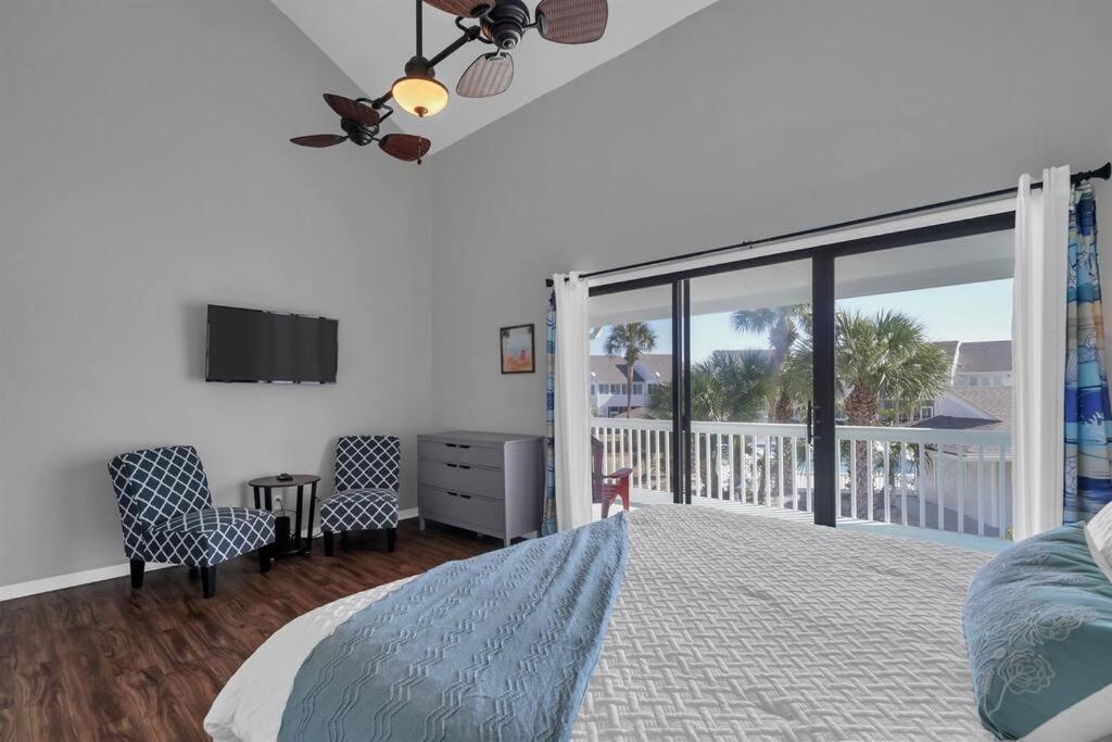 Updated Townhome w/pool, Walk to the beach(3-5min) view 5