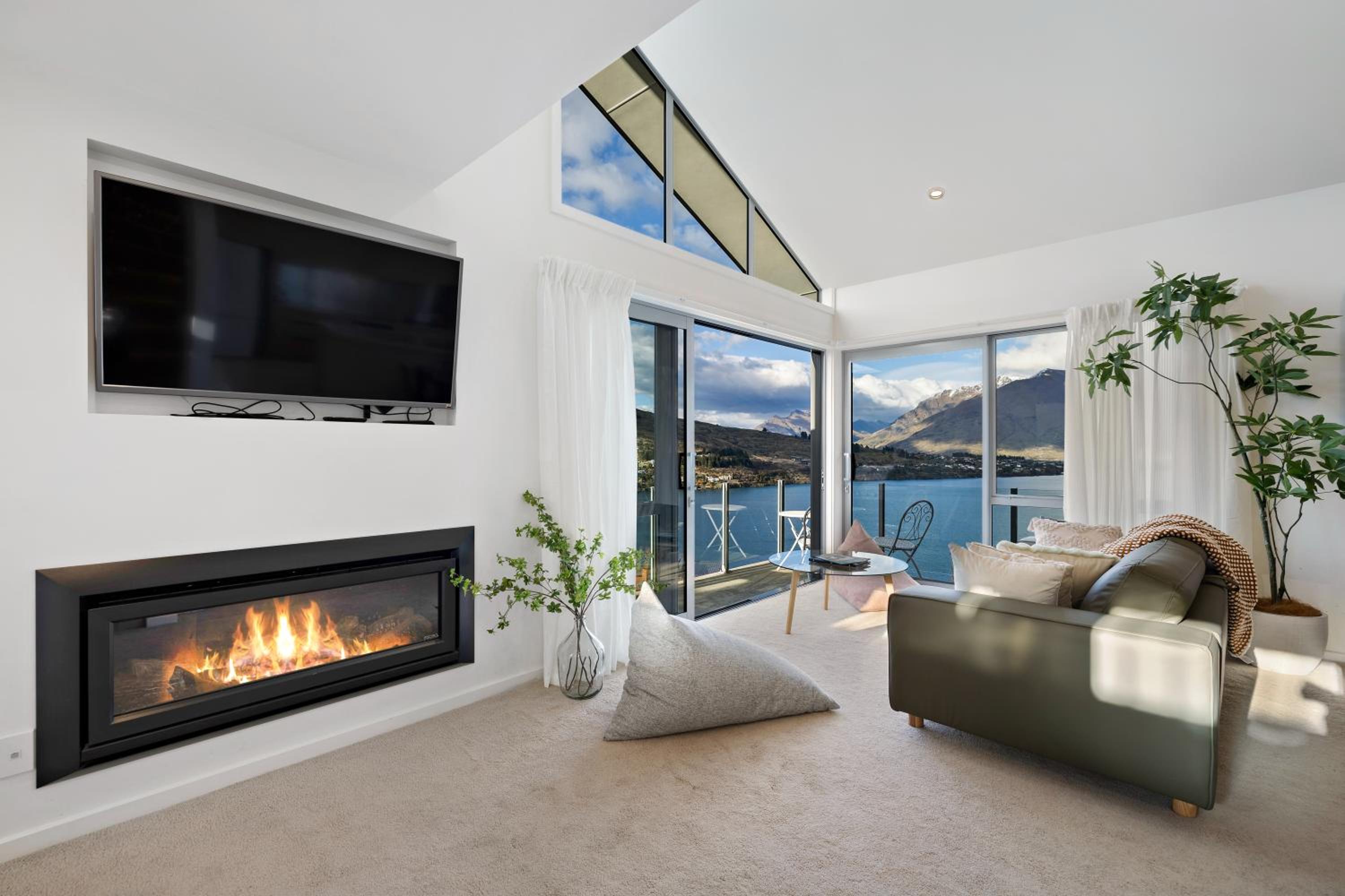 Luxury Away - Summit View view 3