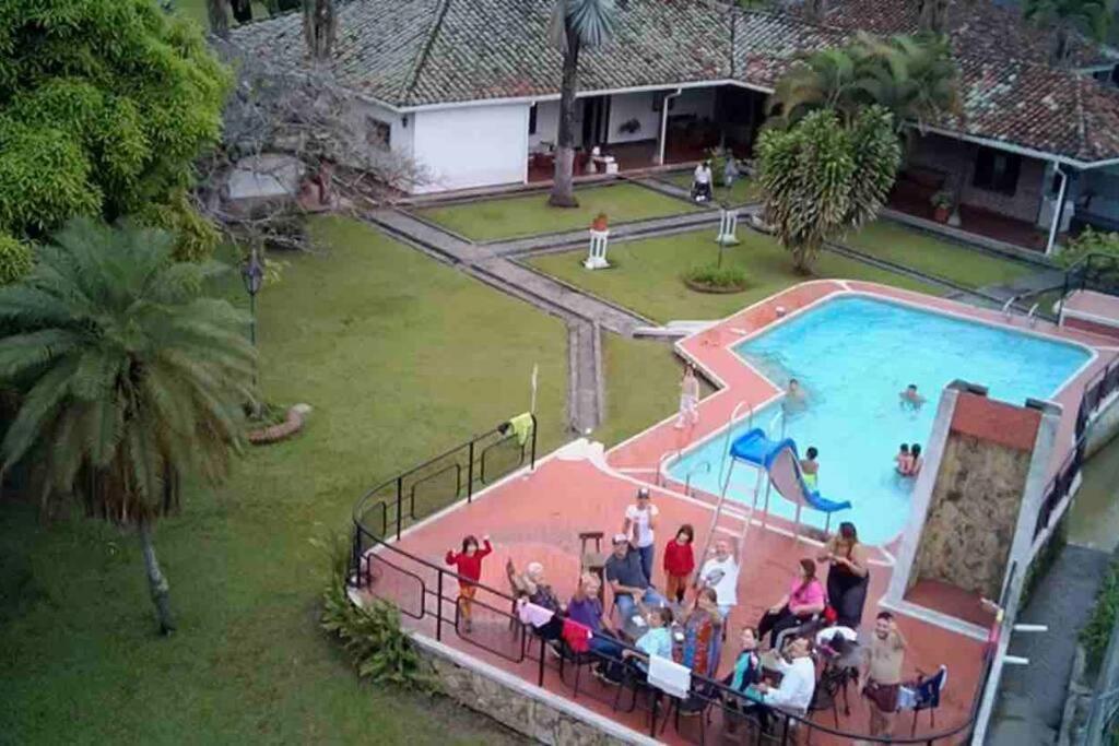 Hermosa y tranquila finca con piscina