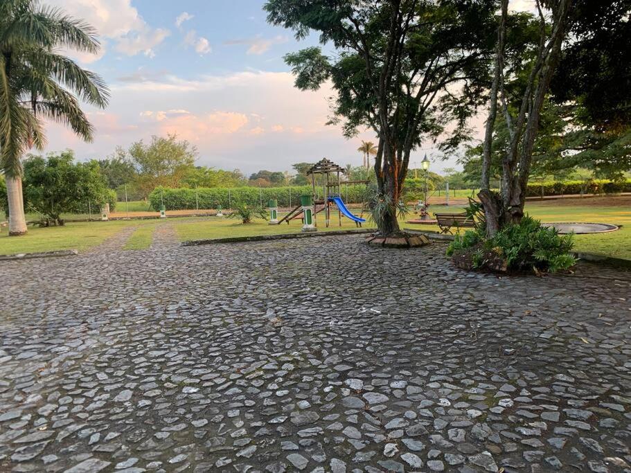 Hermosa y tranquila finca con piscina