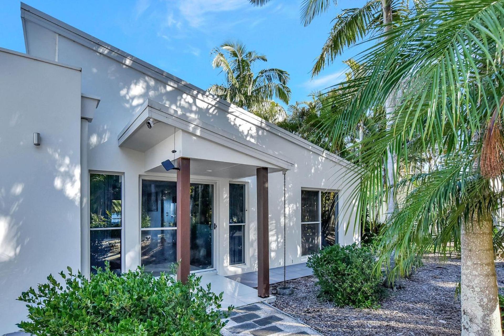 Lake Palm Resort Luxury Retreat absolute Waterfront on 3 acres at Lake Macquarie.