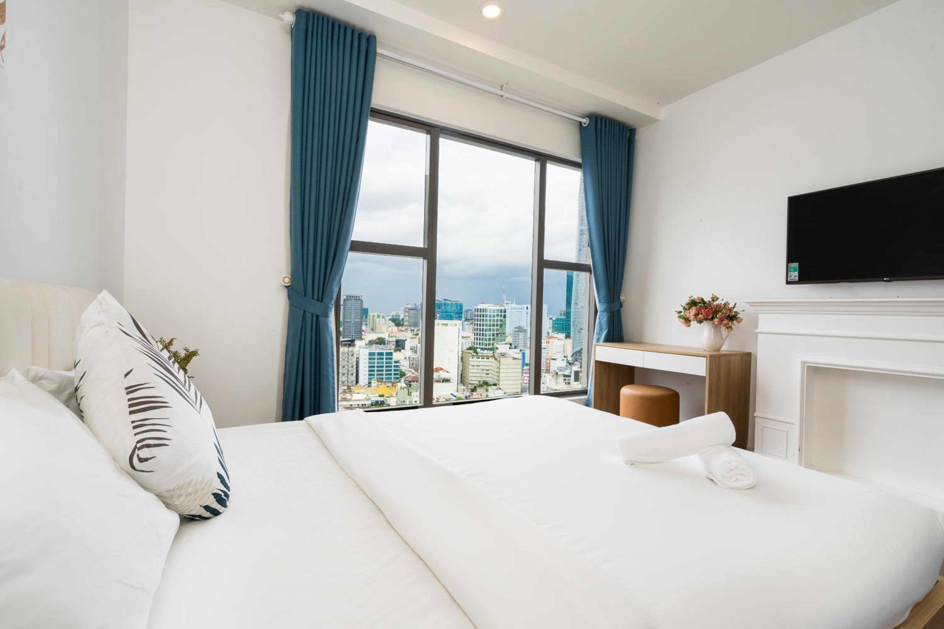 Saigon Royal Apartment 2 bedroom in center