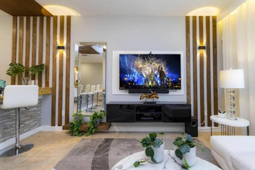 Amazing Unbeatable Experience Themed Home w/ Private Pool and Resort view 4