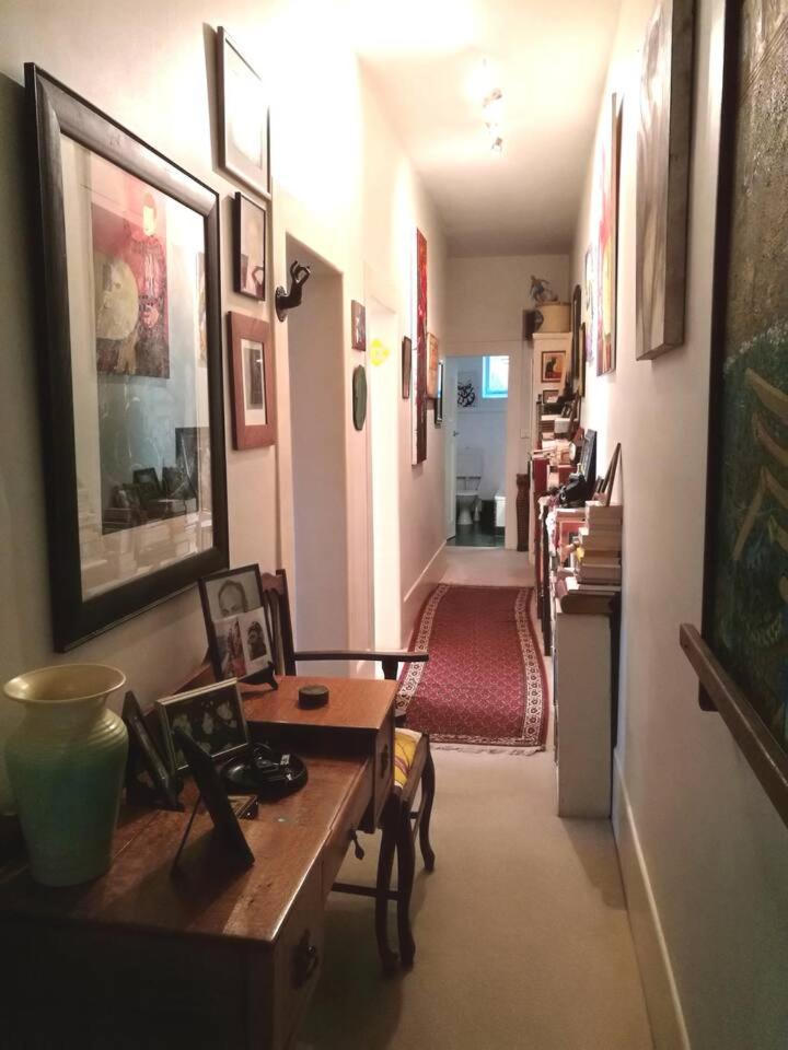 Spacious quiet apartment in Bondi