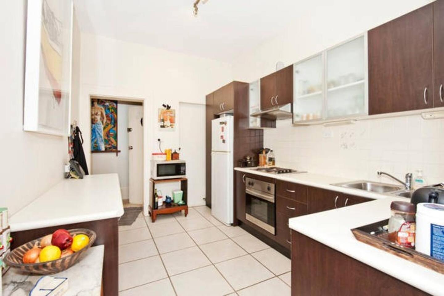 Spacious quiet apartment in Bondi