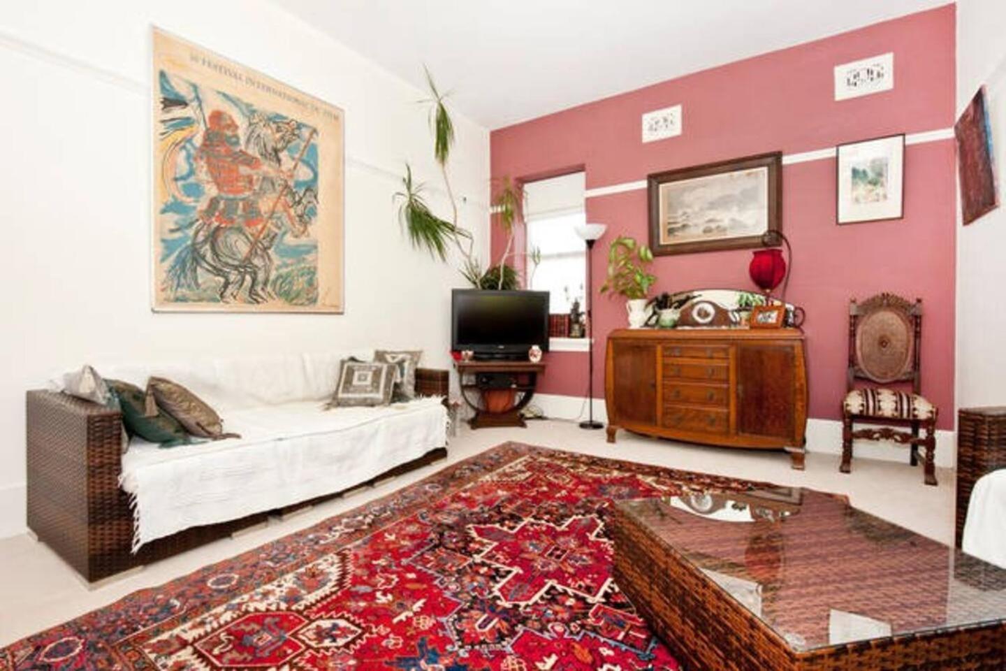 Spacious quiet apartment in Bondi