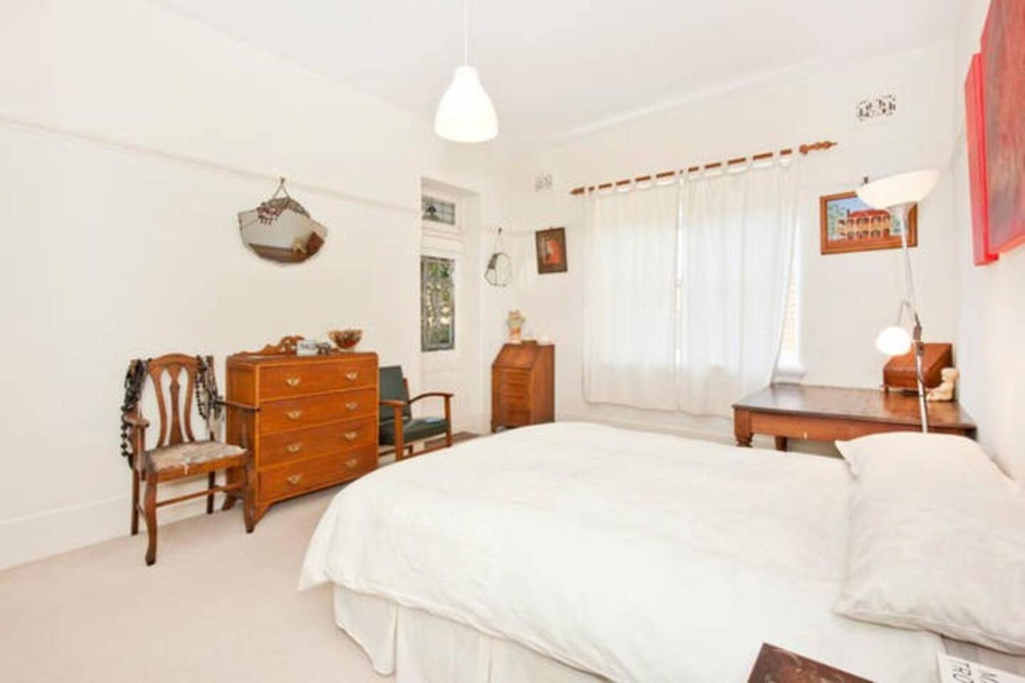 Spacious quiet apartment in Bondi