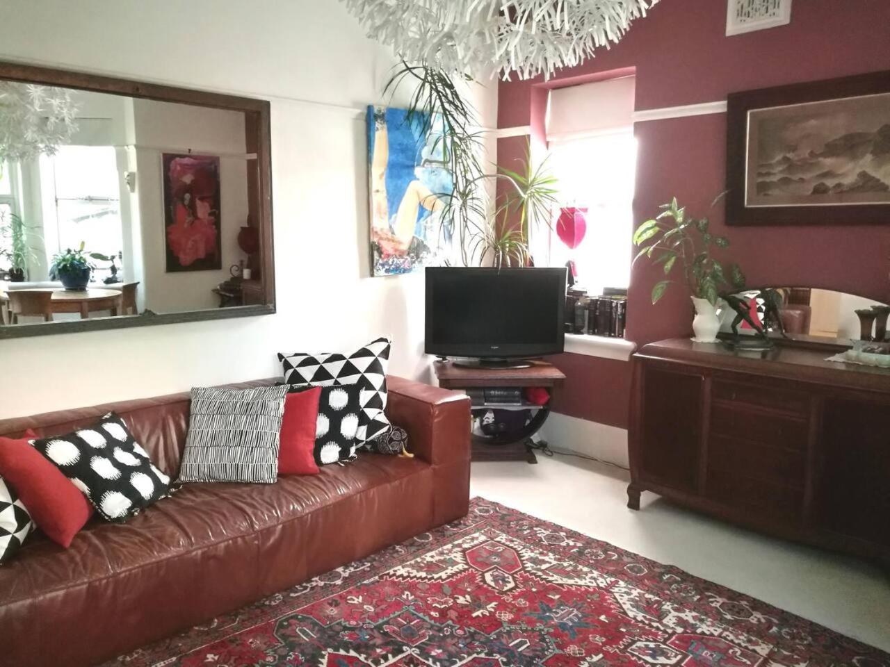 Spacious quiet apartment in Bondi