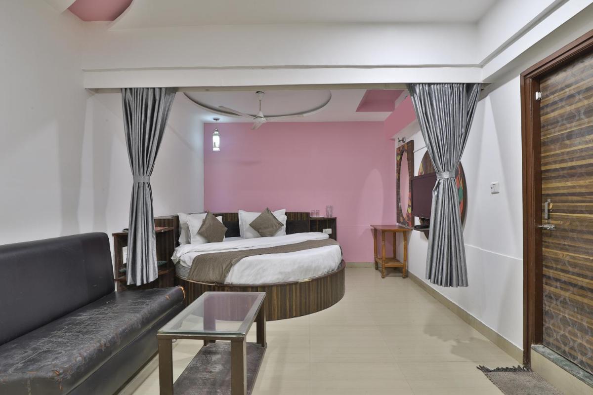 HOTEL MUKUND PALACE view 5