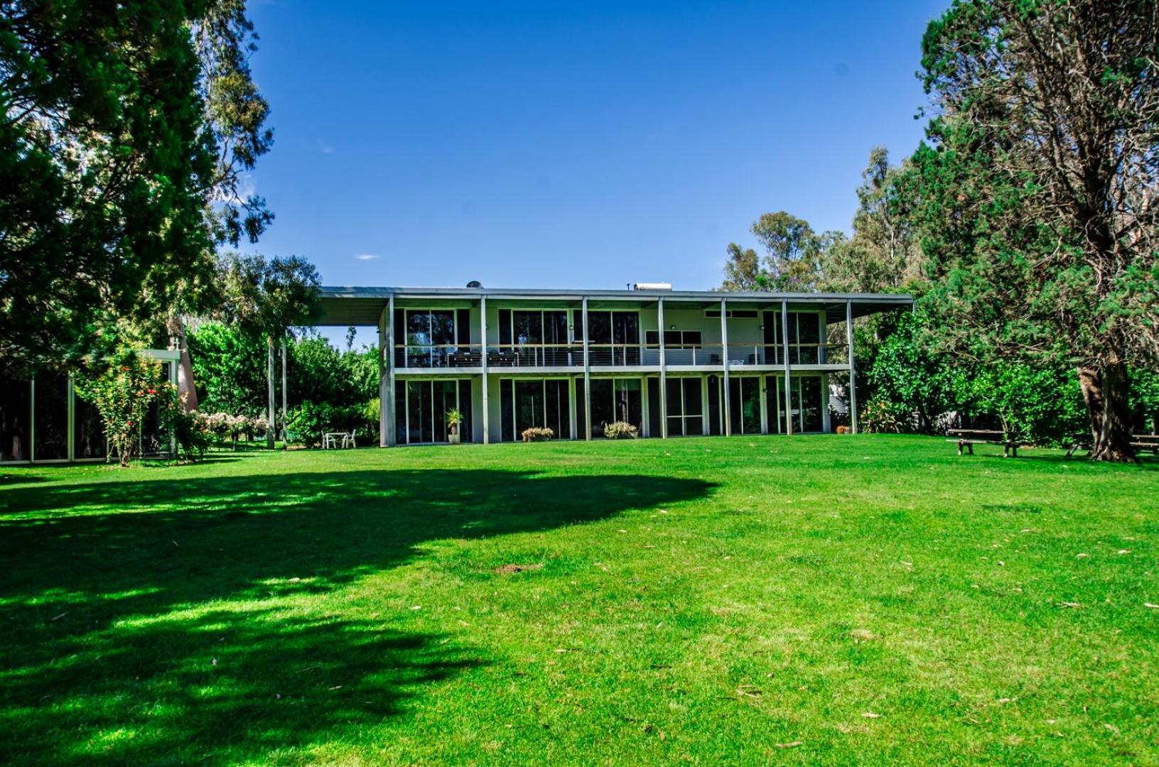 Cape Horn Vineyard 5 Bedroom Riverfront House on Working Vineyard