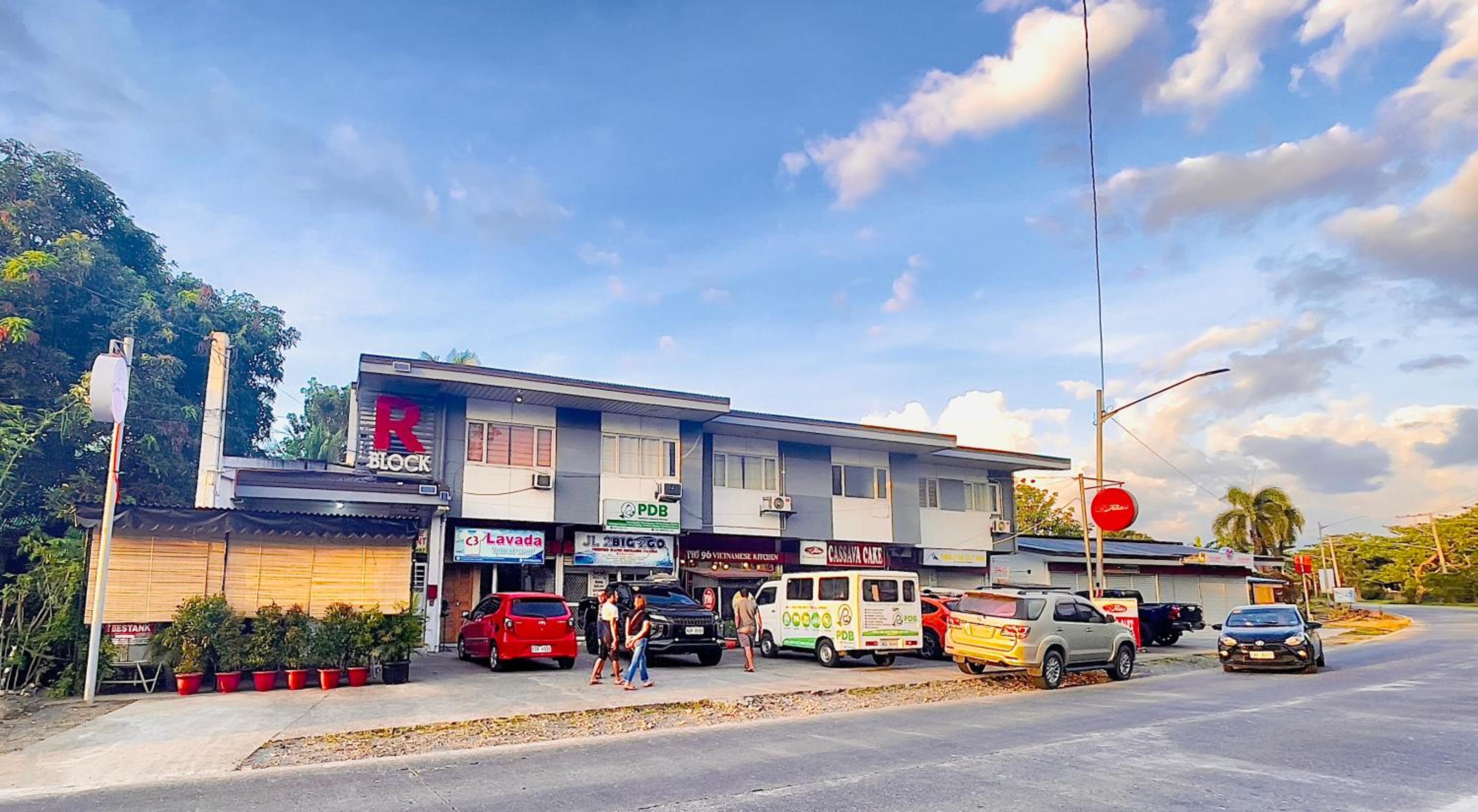 R Block Commercial Building