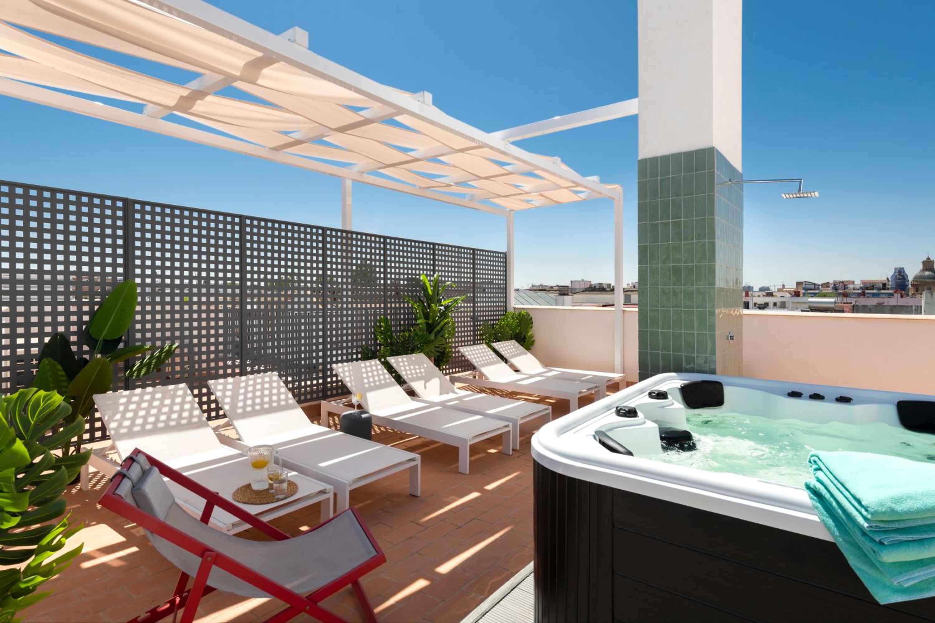 Seville Vacations - Magno Apartments San Gil - Shared Jacuzzi - Property Image 1