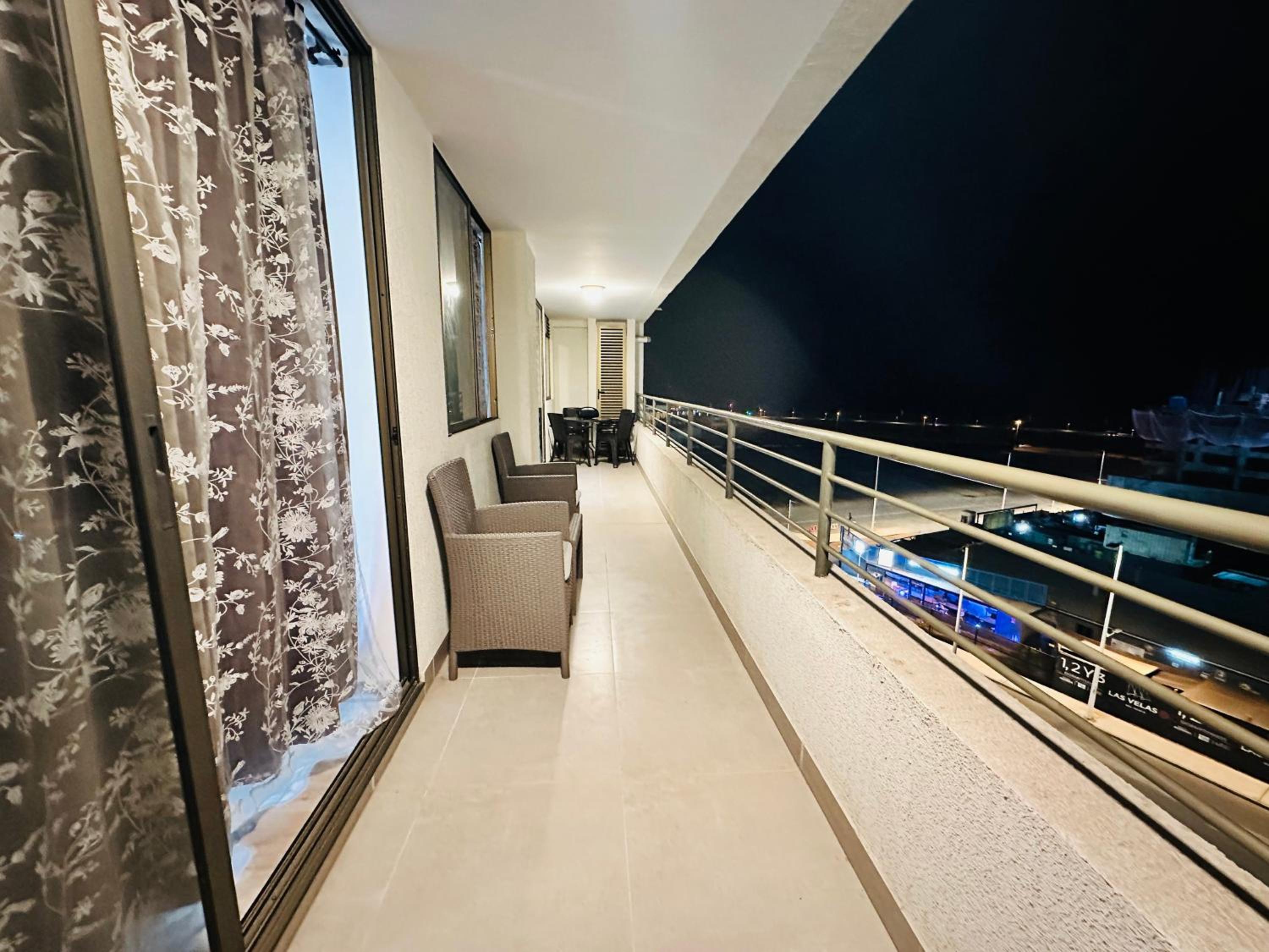 Departamento de lujo - Completamente equipado - Vista al mar Amplia Terraza - 02 Habitaciones - Parking Techado Gratis
