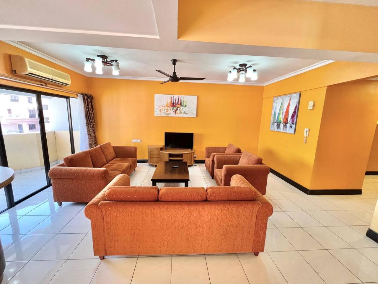 5 Bedrooms MARINA COURT PENTHOUSE KOTA-KINABALU VACATION HOME - 15 Pax photo 3