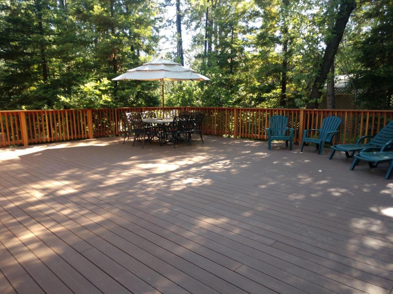 Robins Nest- Lake Area view 3