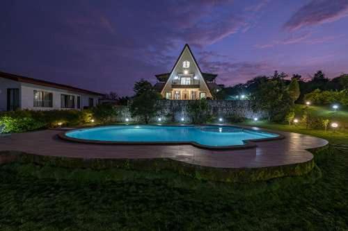 LEMON SPRINGS VILLA view 4