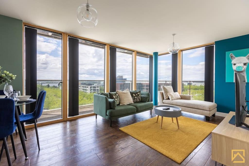 Amazing view 2 bed, free parking By Valore Property Services view 2