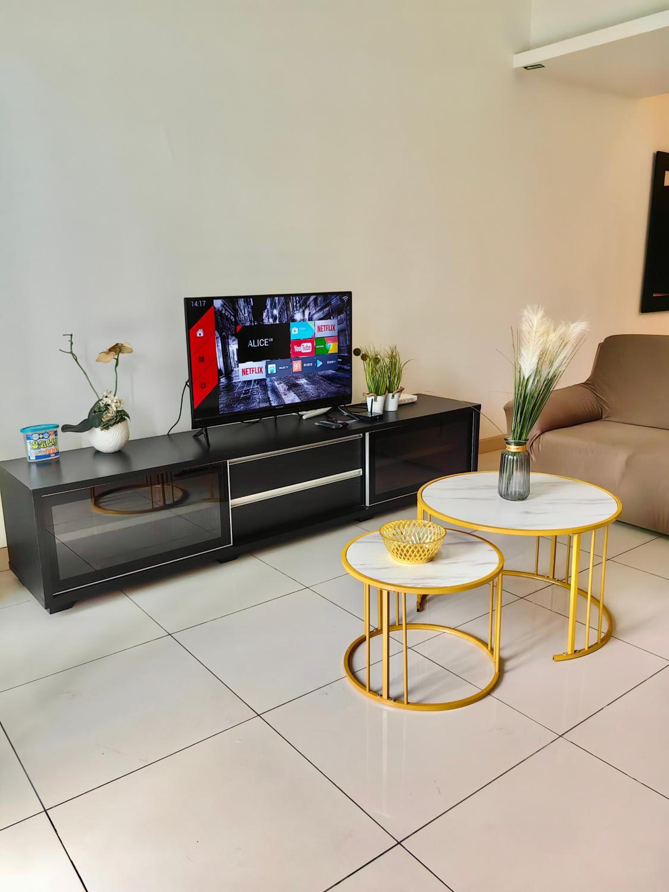 703 KLCC 5 minutes to Alor Street Ceylon Pavilion 3 Room Apt for 10 Pax
