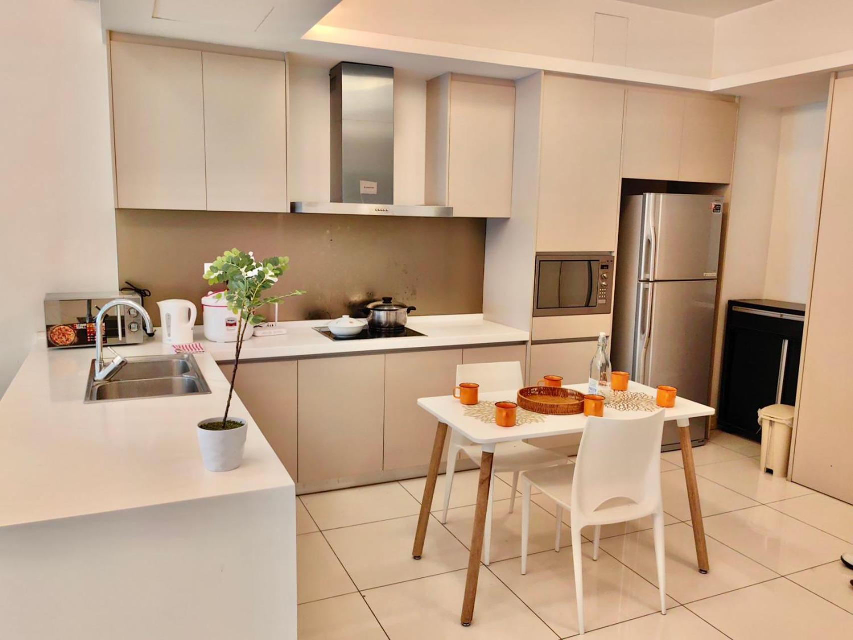 703 KLCC 5 minutes to Alor Street Ceylon Pavilion 3 Room Apt for 10 Pax