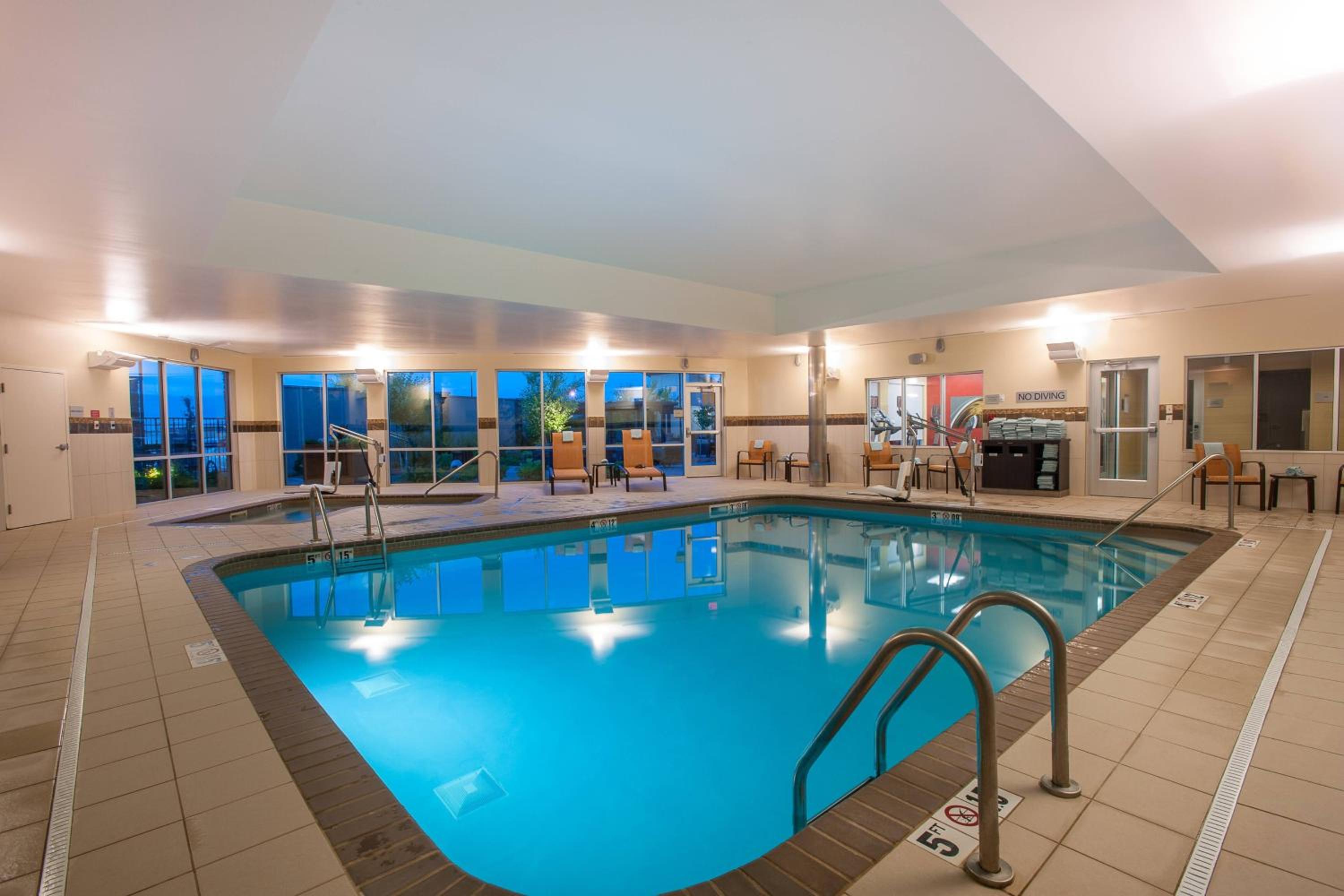 Courtyard Mankato Hotel & Event Center