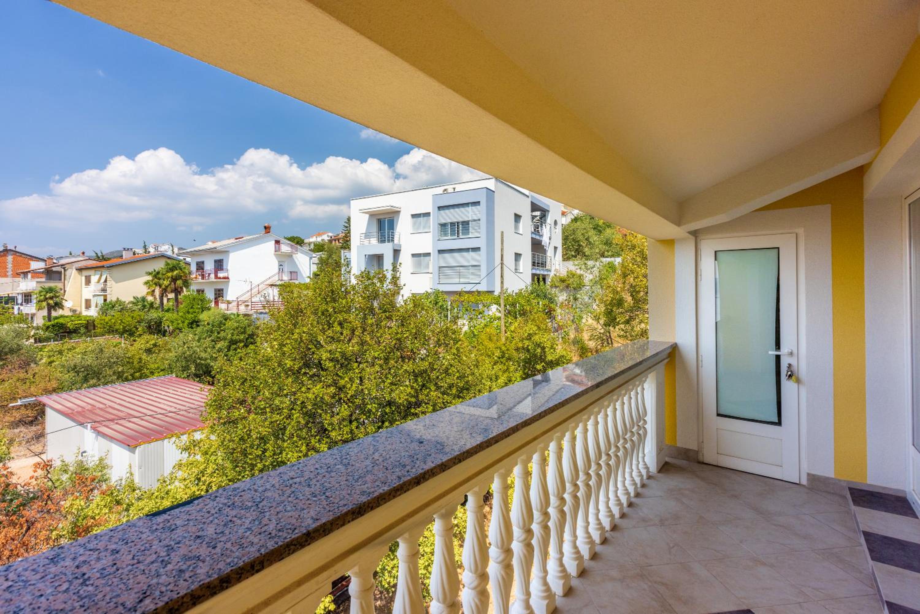 MAX Apartments