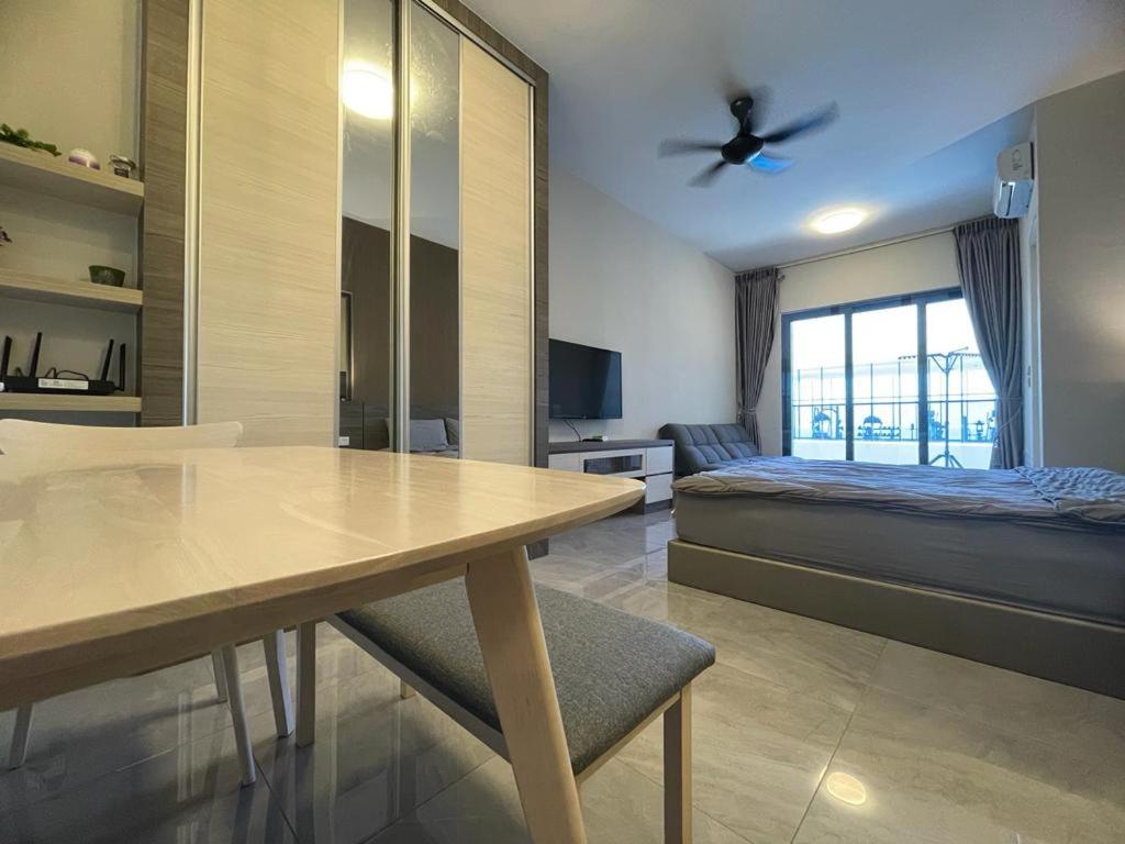 Imperio.Res - Near to Jonker & Mall - Pool View photo 2