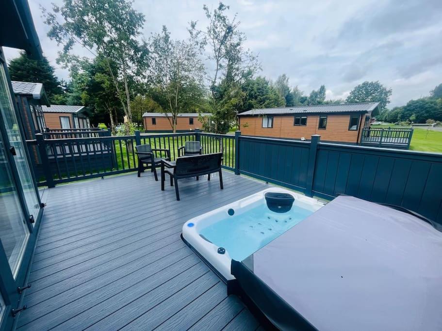 Field View Lodge with Hot Tub view 4